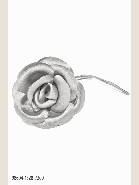 Fiore in raso grigio perla