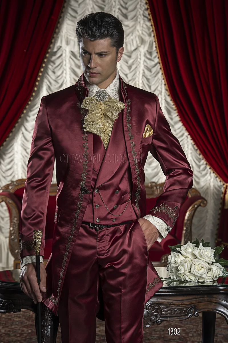 Abito da sposo uomo barocco in raso rosso ricamato nero e oro 1