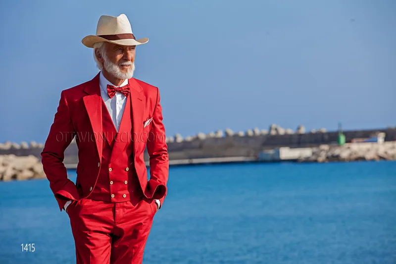 Abito uomo stile hipster in cotone rosso con gilet doppiopetto a tono 2