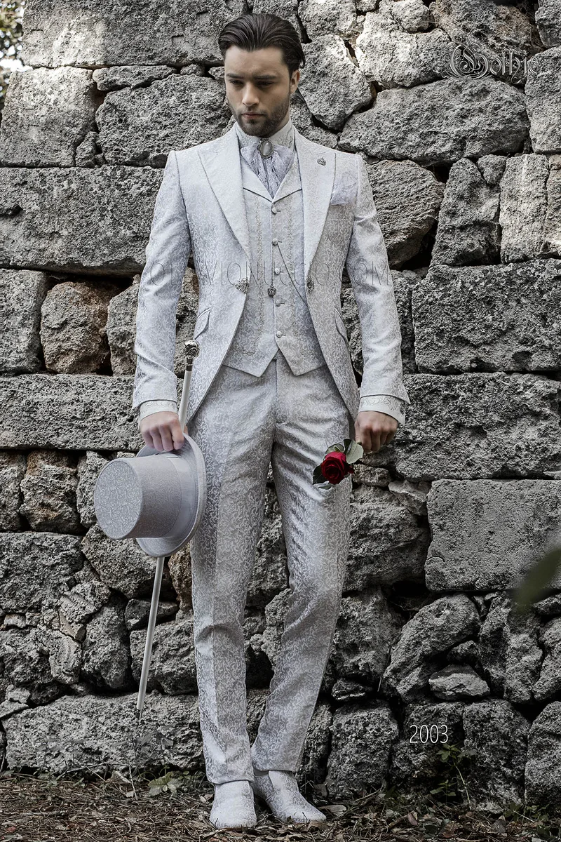 Abito da sposo damascato bianco stile gotico 1