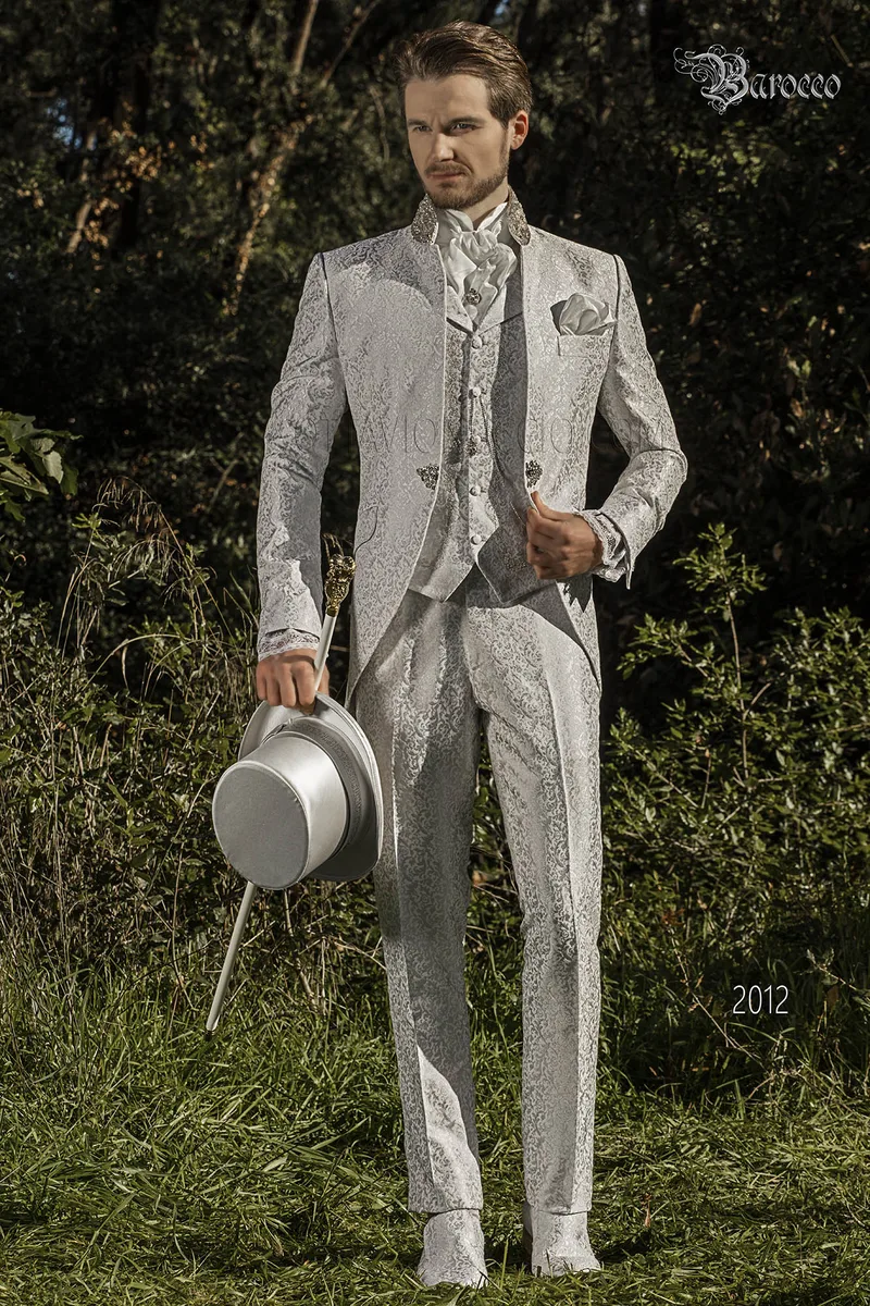 Abito da sposo damascato stile barocco grigio perla 1