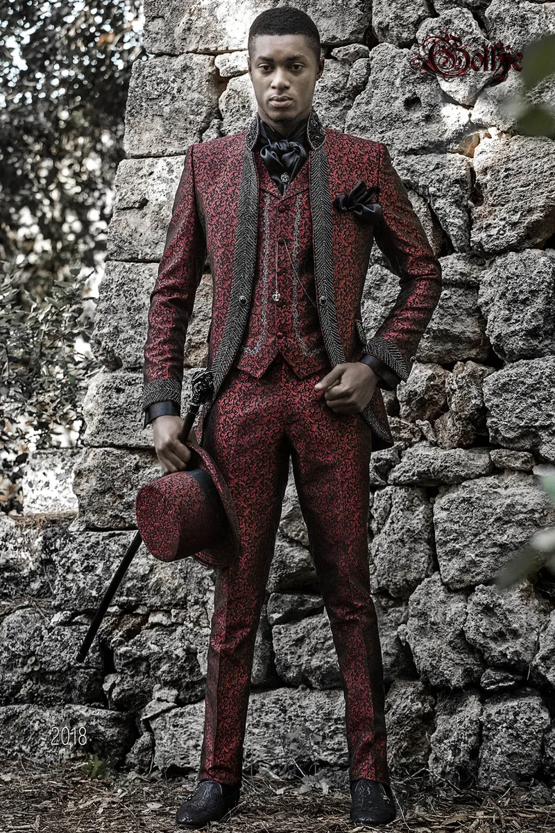 Abito sposo damascato rosso gotico con strass cristallo fumè 1