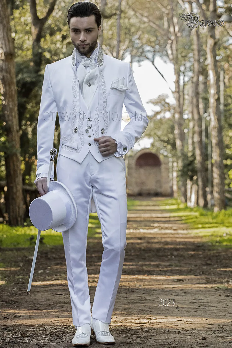 Frak sposo barocco raso bianco con ricamo argento 1