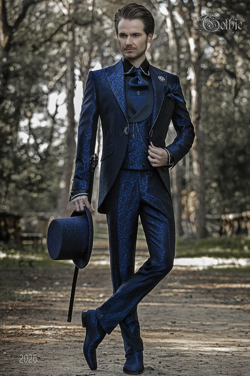 Vestito da sposo damascato blu stile di lusso gotico 1