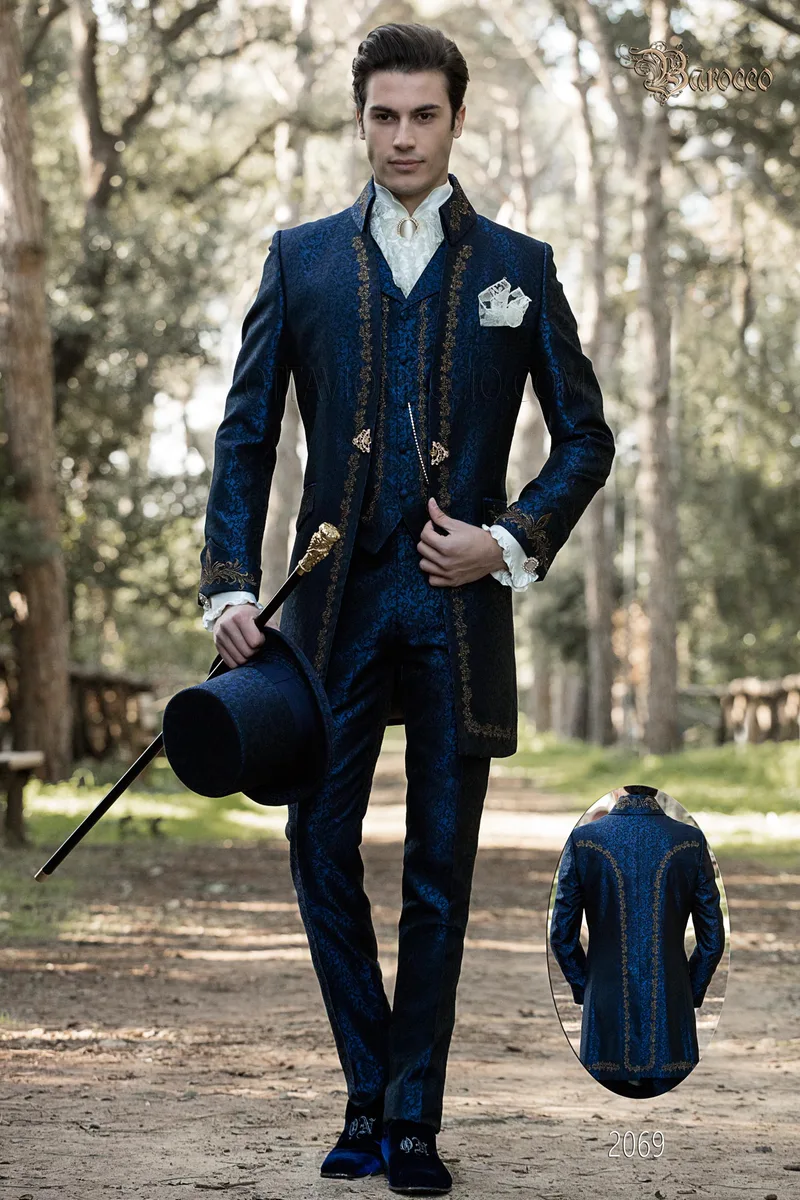 Vestito sposo stile barocco damascato blu con ricami oro 1