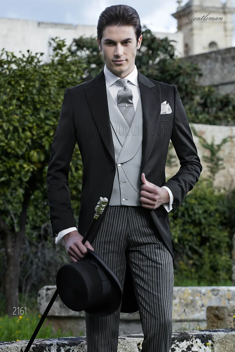 Abito da sposo tight classico nero con panciotto grigio 1
