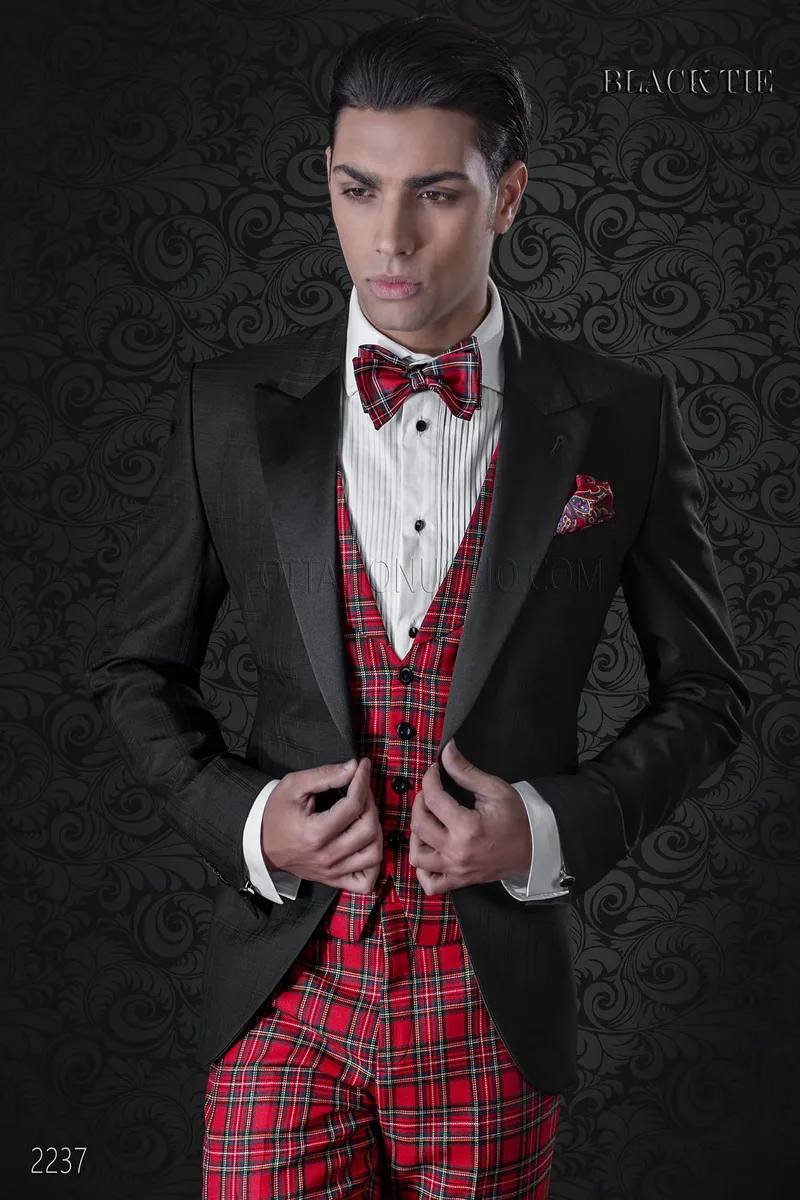 Giacca smoking nero con pantalone e gilet in tartan rosso 1