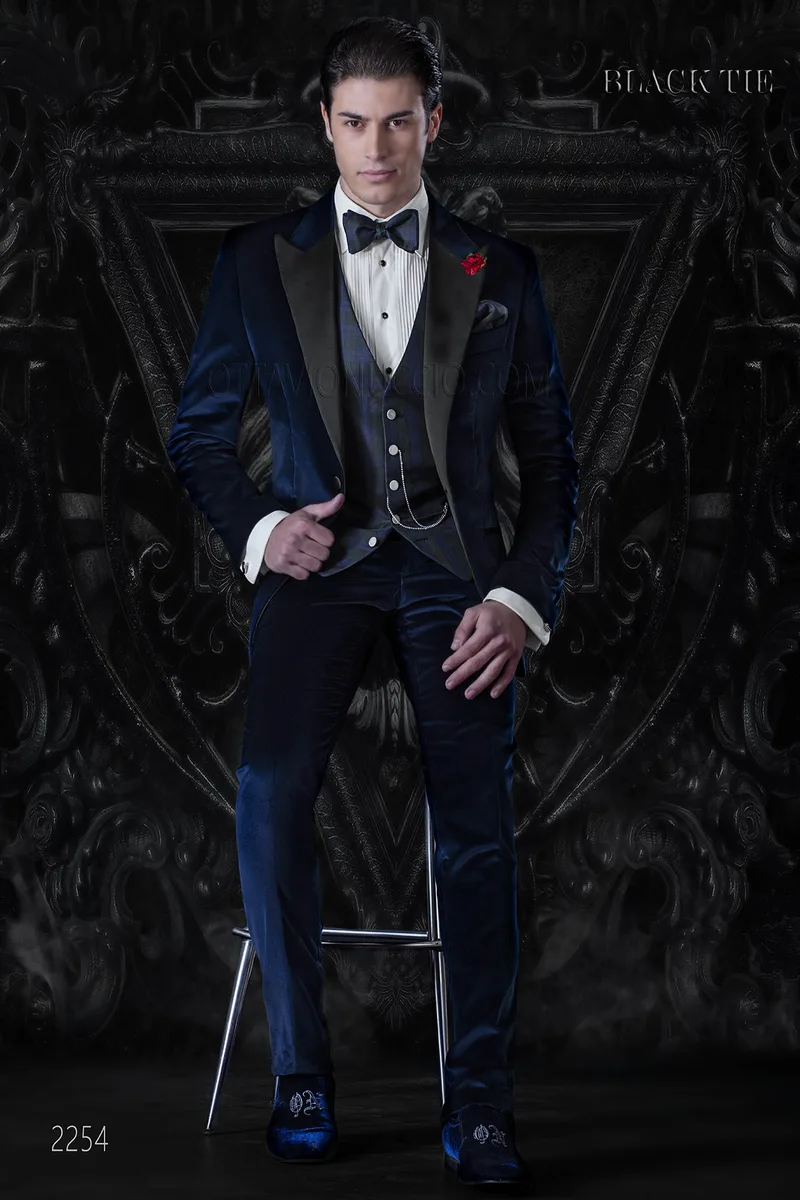 Smoking uomo blu elettrico in velluto per eventi di gala 1