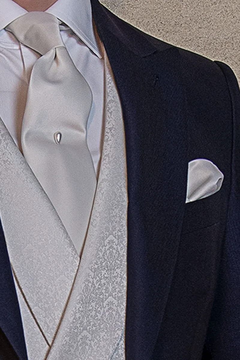 Vestito blu da cerimonia uomo con gilet damascato grigio perla 3