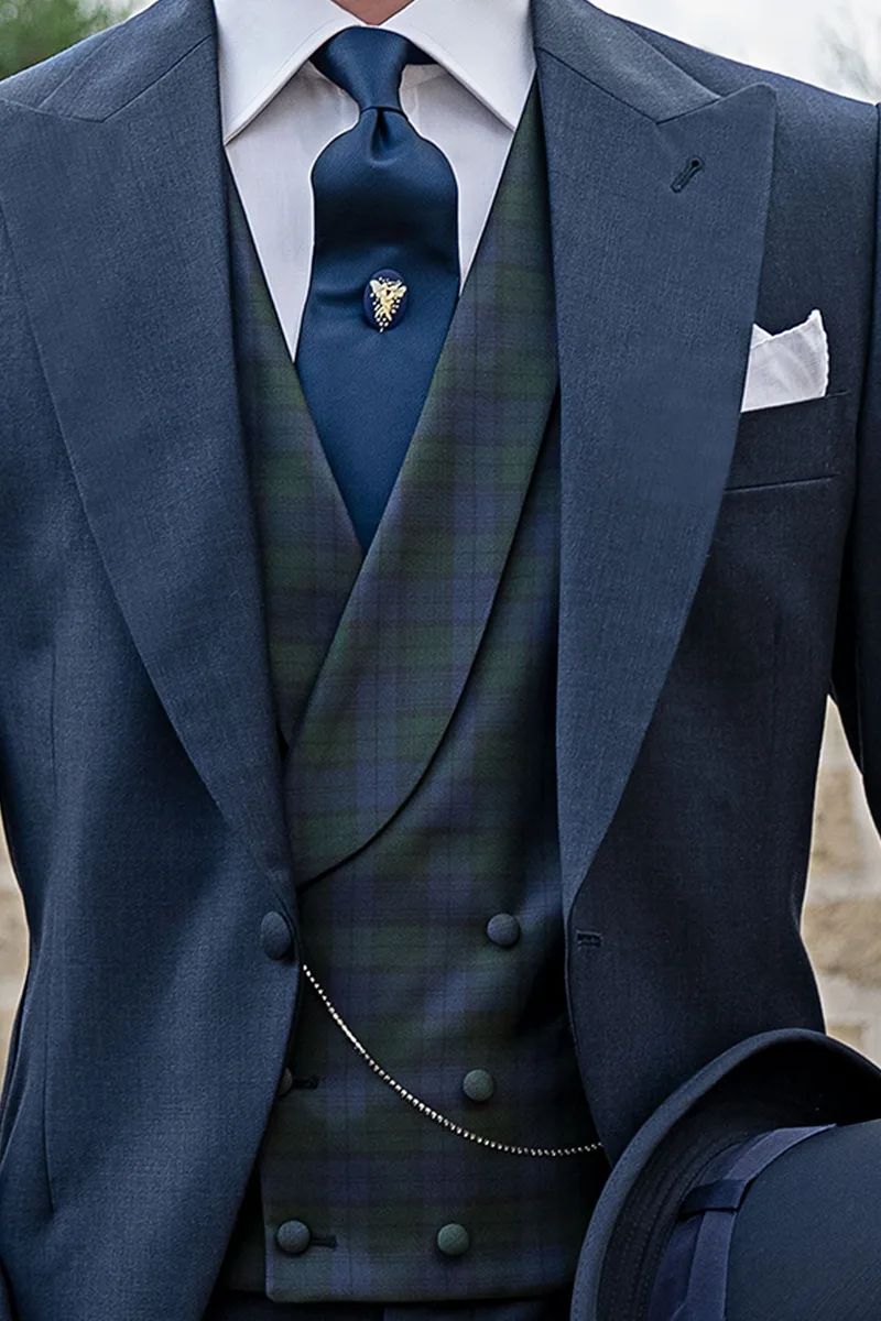 Abito Tight da sposo blu in pura lana, gilet tartan seta doppiopetto 3