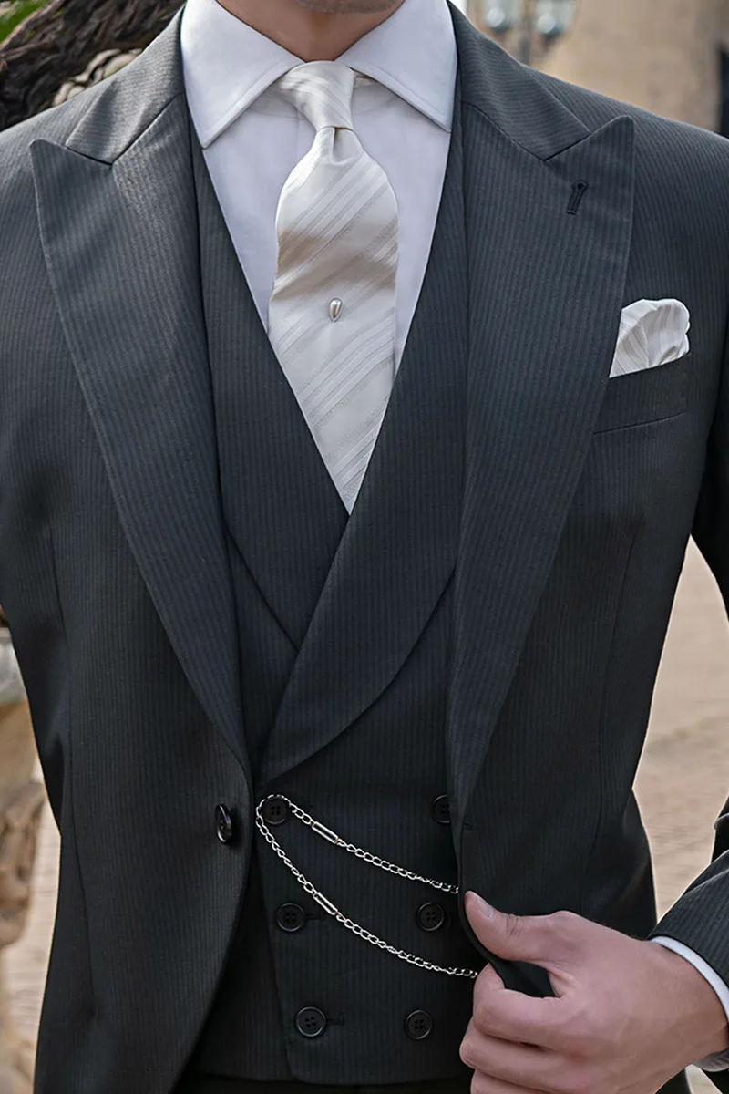 Tight moderno da cerimonia uomo nero, gilet doppiopetto 2