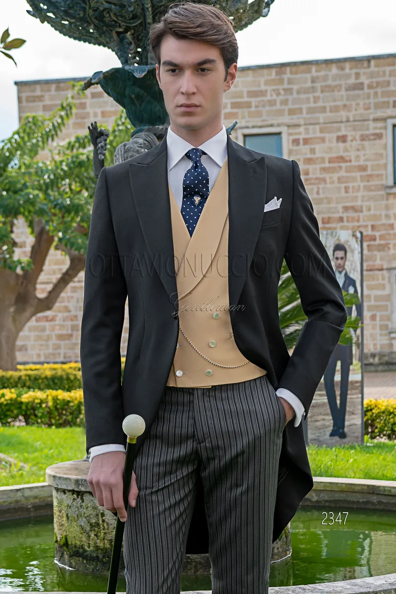 Tight sposo classico lana nero con gilet doppiopetto beige 1