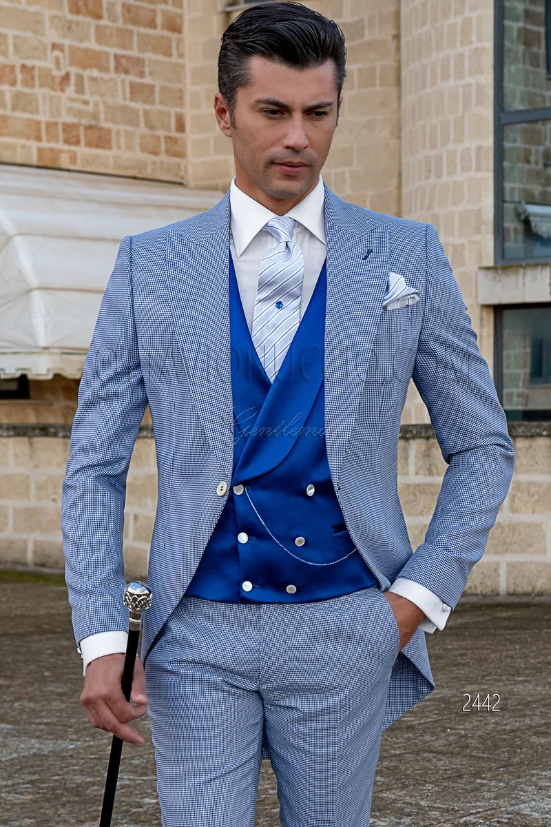 Abito tight moderno pied de poule blu royal, gilet blu elettrico 1