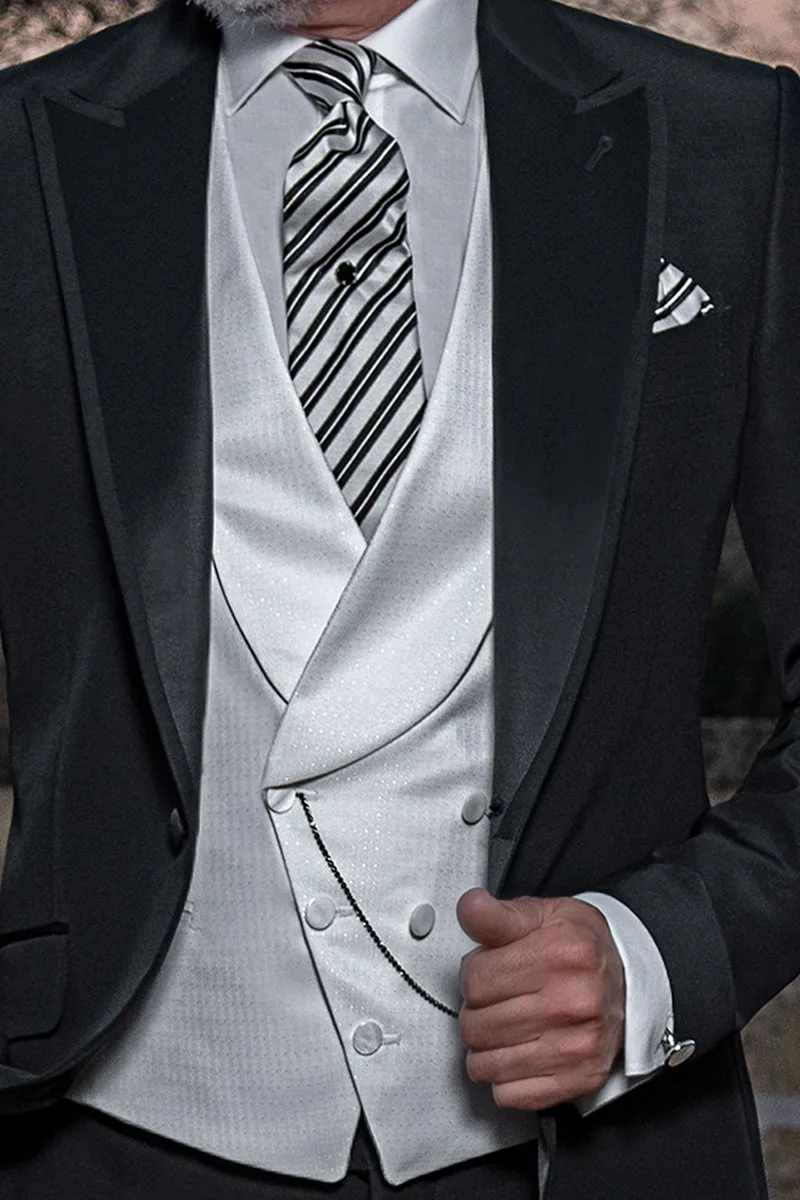 Abito moda da sposo nero misto lana, gilet doppiopetto bianco 2