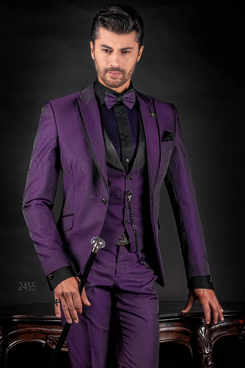 Abito cerimonia uomo fashion in jacquard viola, profilo sul rever 1