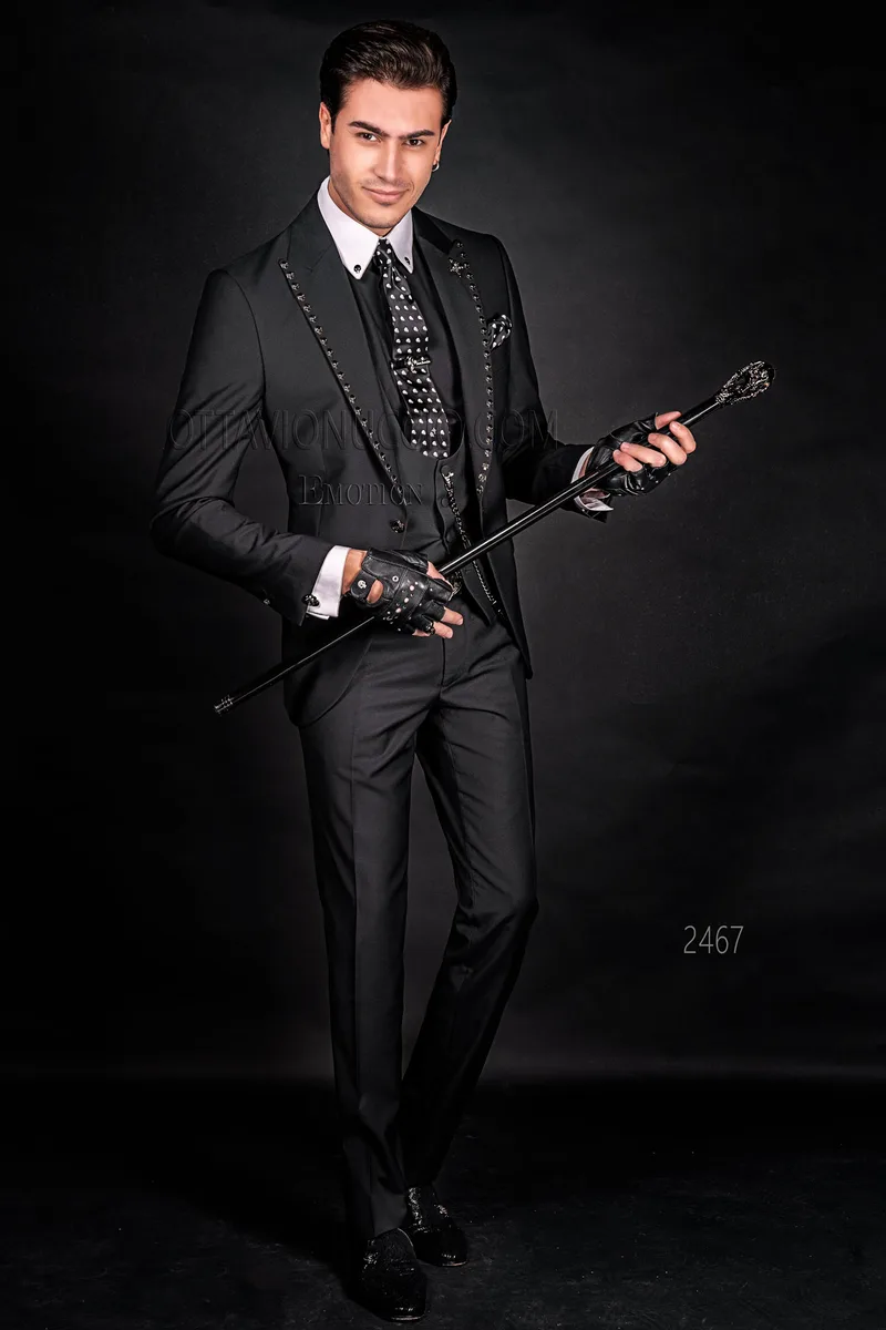 Abito sposo nero steampunk con applicazioni metalliche teschi 2