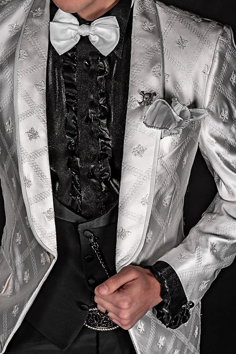Giacca uomo in raso bianco ricamata, pantalone e gilet nero 2