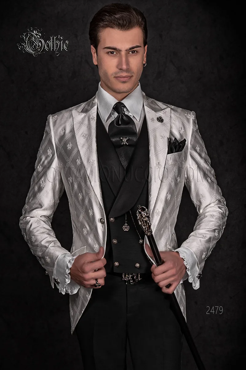 Giacca gotica uomo raso bianco ricamata, pantalone e gilet nero 1