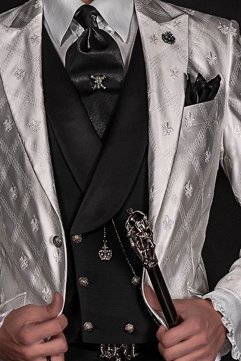 Giacca gotica uomo raso bianco ricamata, pantalone e gilet nero 2
