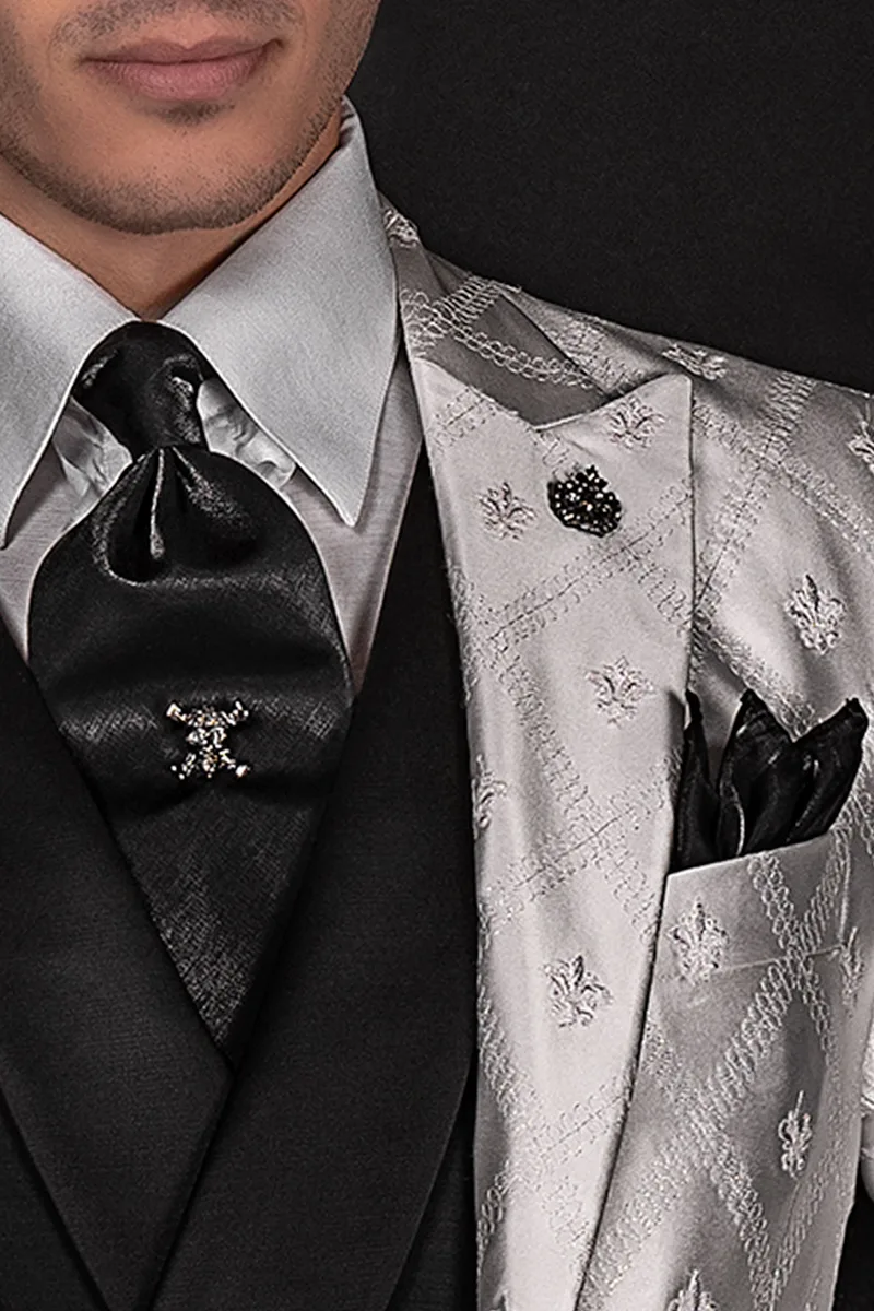 Giacca gotica uomo raso bianco ricamata, pantalone e gilet nero 3