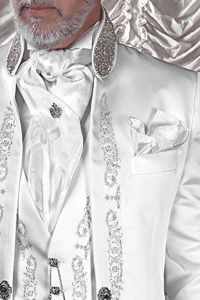 Frac uomo ispirazione barocca raso bianco ricami argento e strass 3