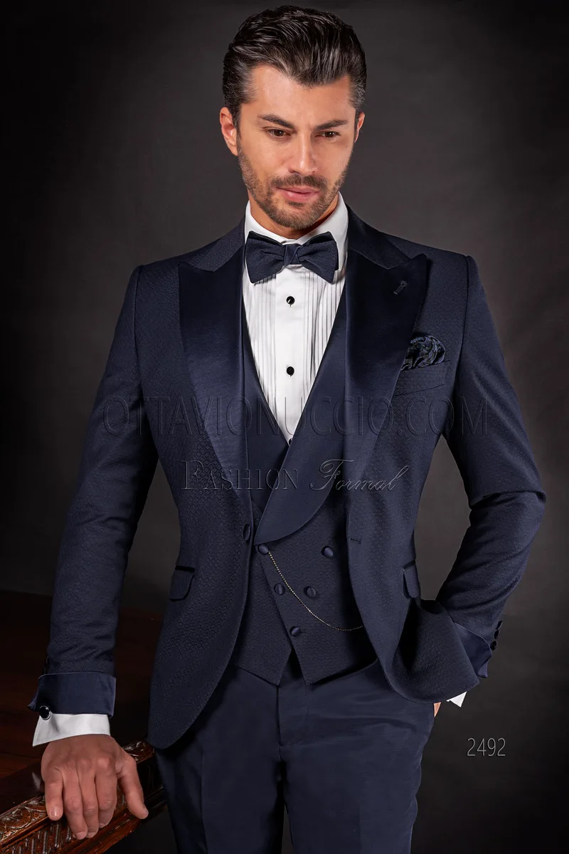 Abito moda sposo da uomo blu con inserti in raso 1