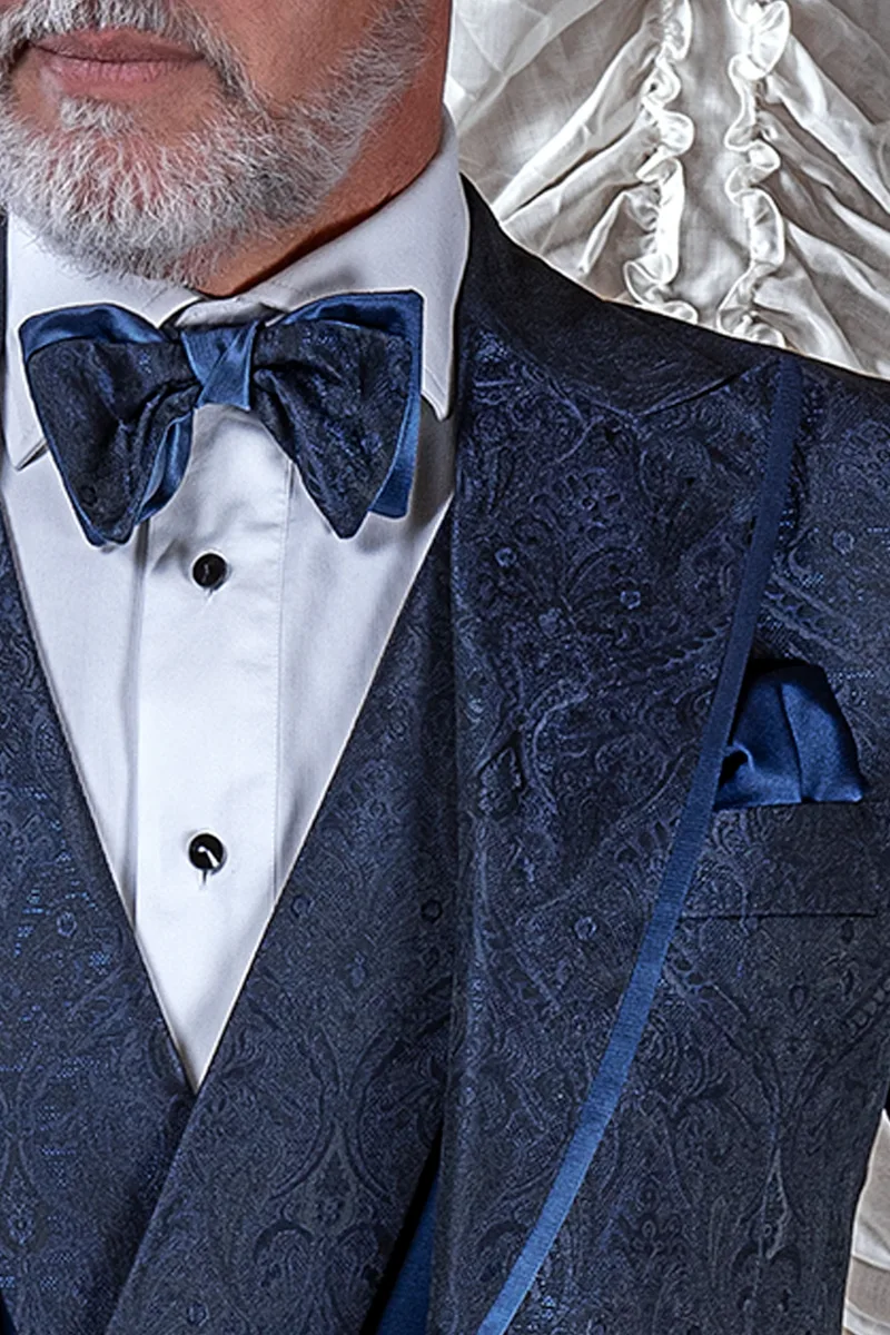 Abito sposo damascato blu, profili in raso da uomo 3