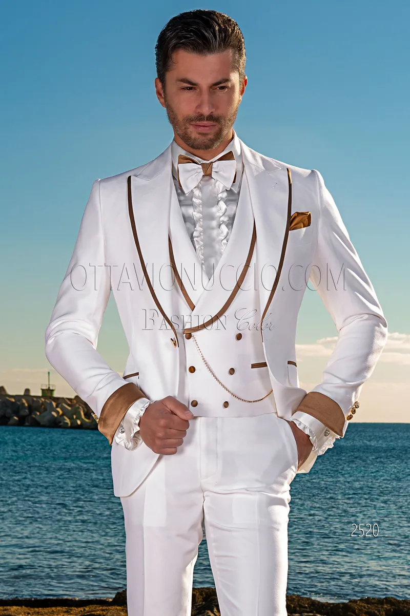 Vestito uomo fashion su misura bianco, contrasti oro sul rever e maniche 1