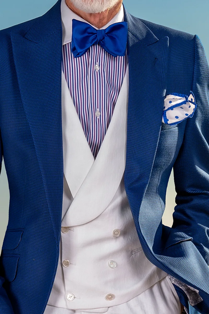 Abito moda uomo giacca blu pied-de-poule con gilet e pantalone bianco 2
