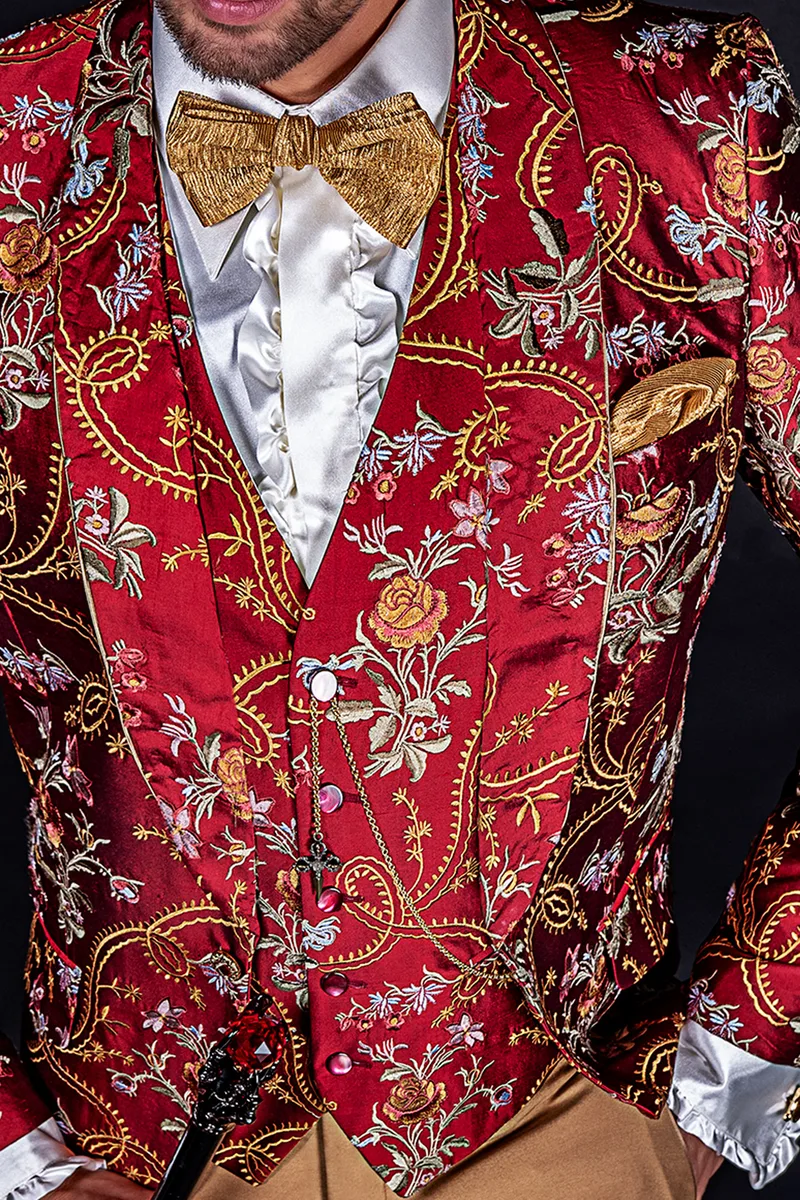 Abito alternativo uomo moderno in seta ricamata rosso e oro 2