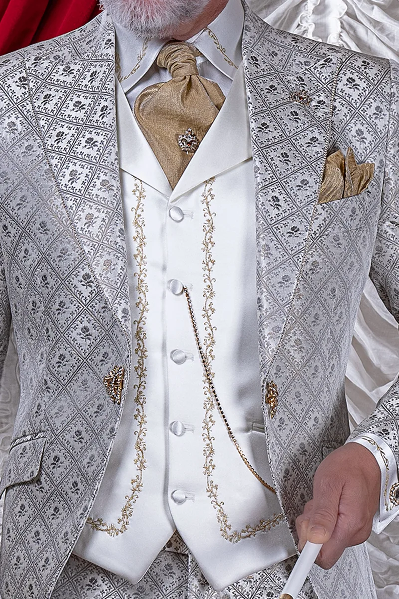 Abito uomo matrimonio barocco di lusso, broccato grigio perla oro 2