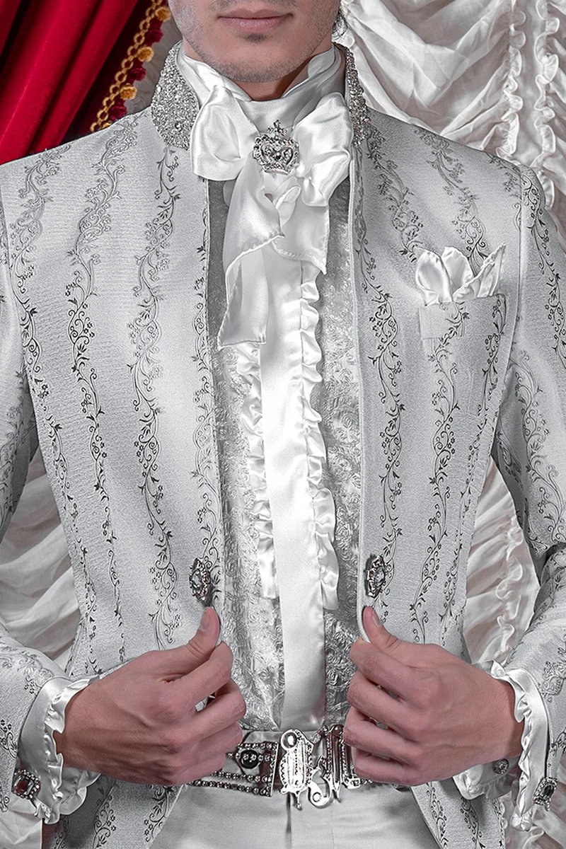 Vestito sposo coreano, giacca broccata grigia e cristalli sul collo 3