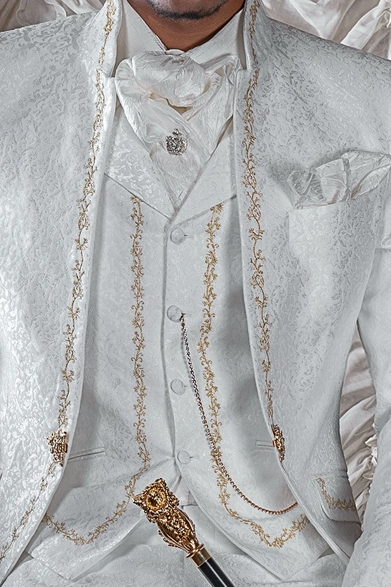 Abito sposo uomo ricamato, broccato bianco ricami oro, collo coreana 2