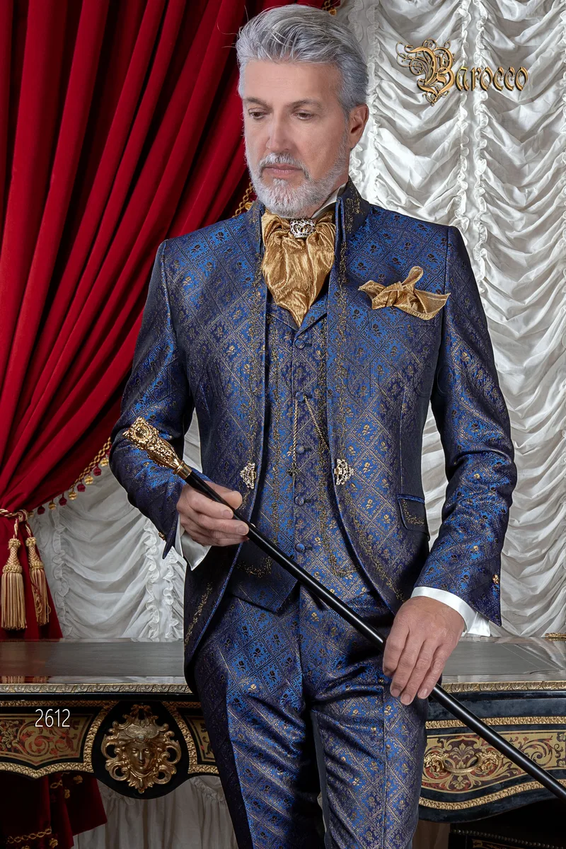 Abito sposo blu ricamato, broccato stile barocco con ricami oro 1