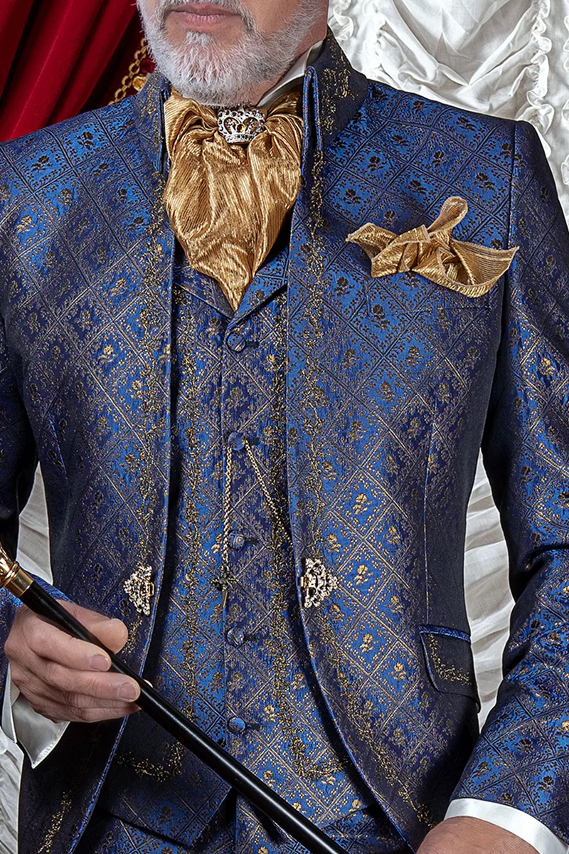 Abito sposo blu ricamato, broccato stile barocco con ricami oro 2