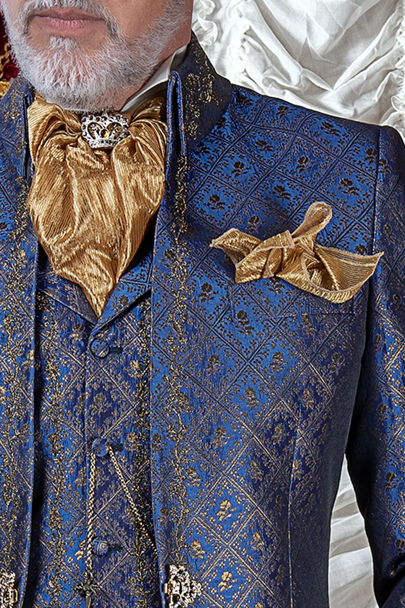 Abito sposo blu ricamato, broccato stile barocco con ricami oro 3