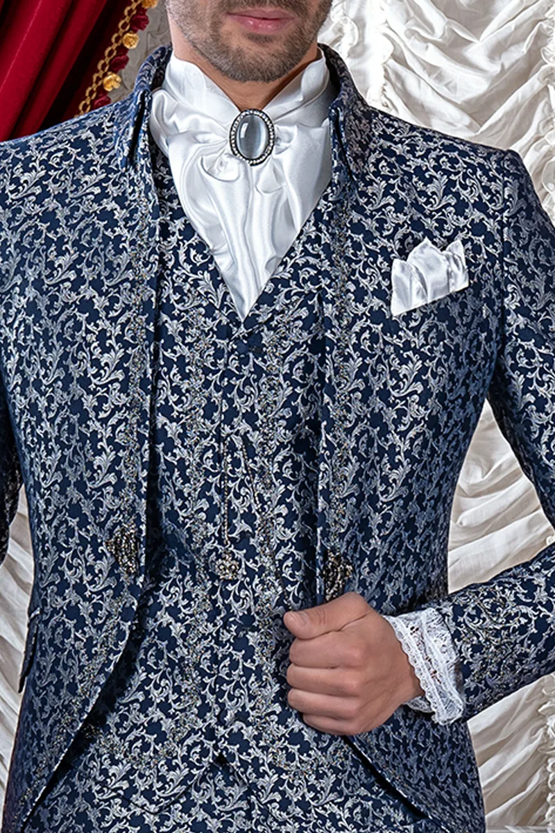 Vestito sposo blu damascato stile barocco ricamato argento 2
