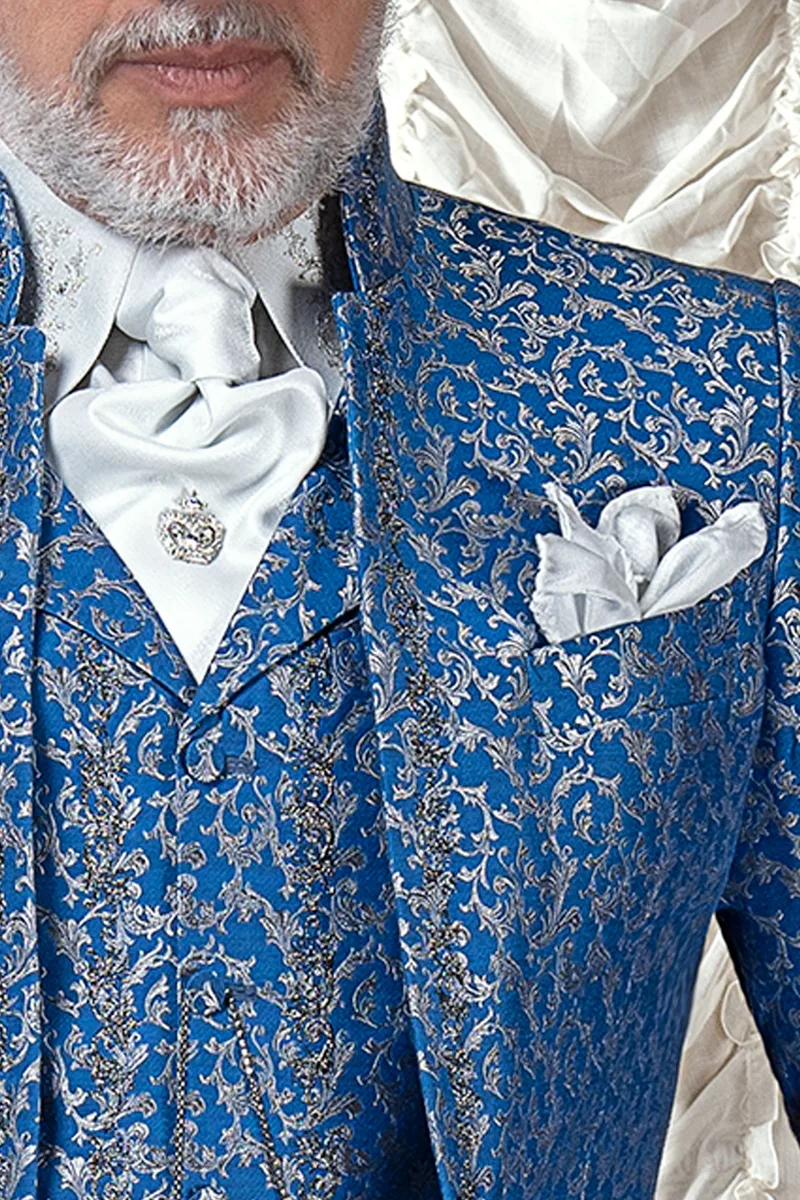 Abito da sposo coreana blu royal ricamata argento stile barocco 3