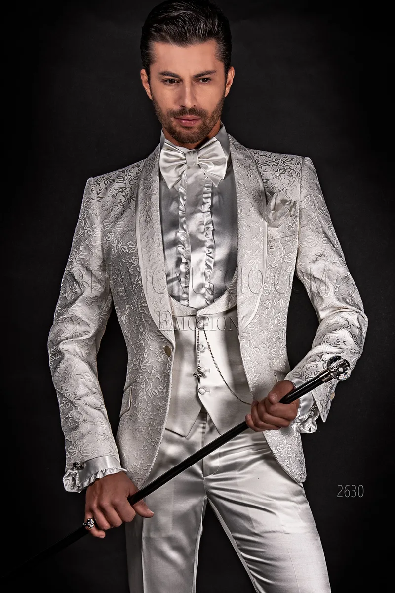 Abito smoking sposo damascato bianco, pantalone e gilet in raso 1