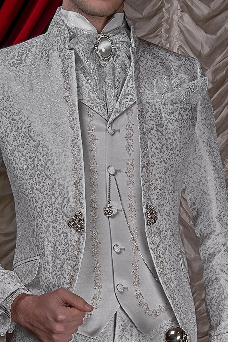 Vestito da sposo ricamato, lusso barocco damascato grigio perla 2