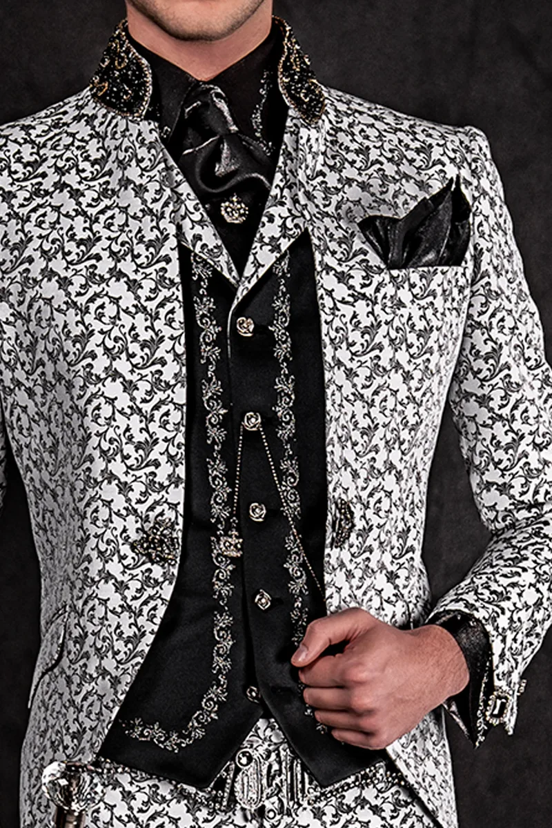 Abito uomo broccato bianco nero collo coreano con passamaneria di cristalli 2