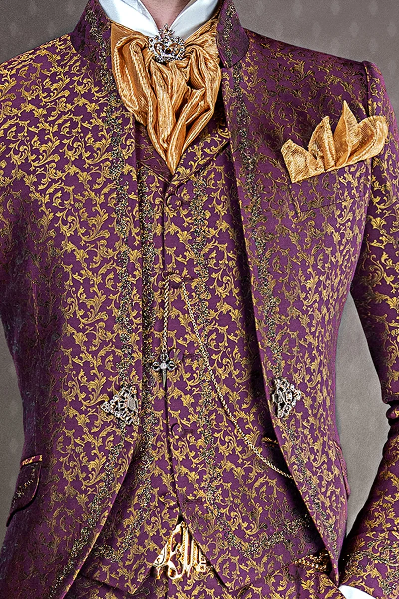 Vestito coreano sposo ricamato barocco su broccato bordeaux oro 2