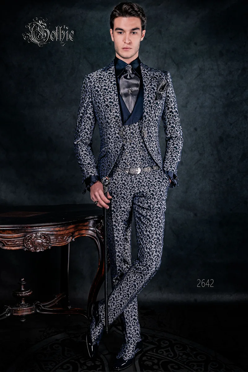 Abito sposo uomo stile gotico broccato blu argento e strass sul rever 1
