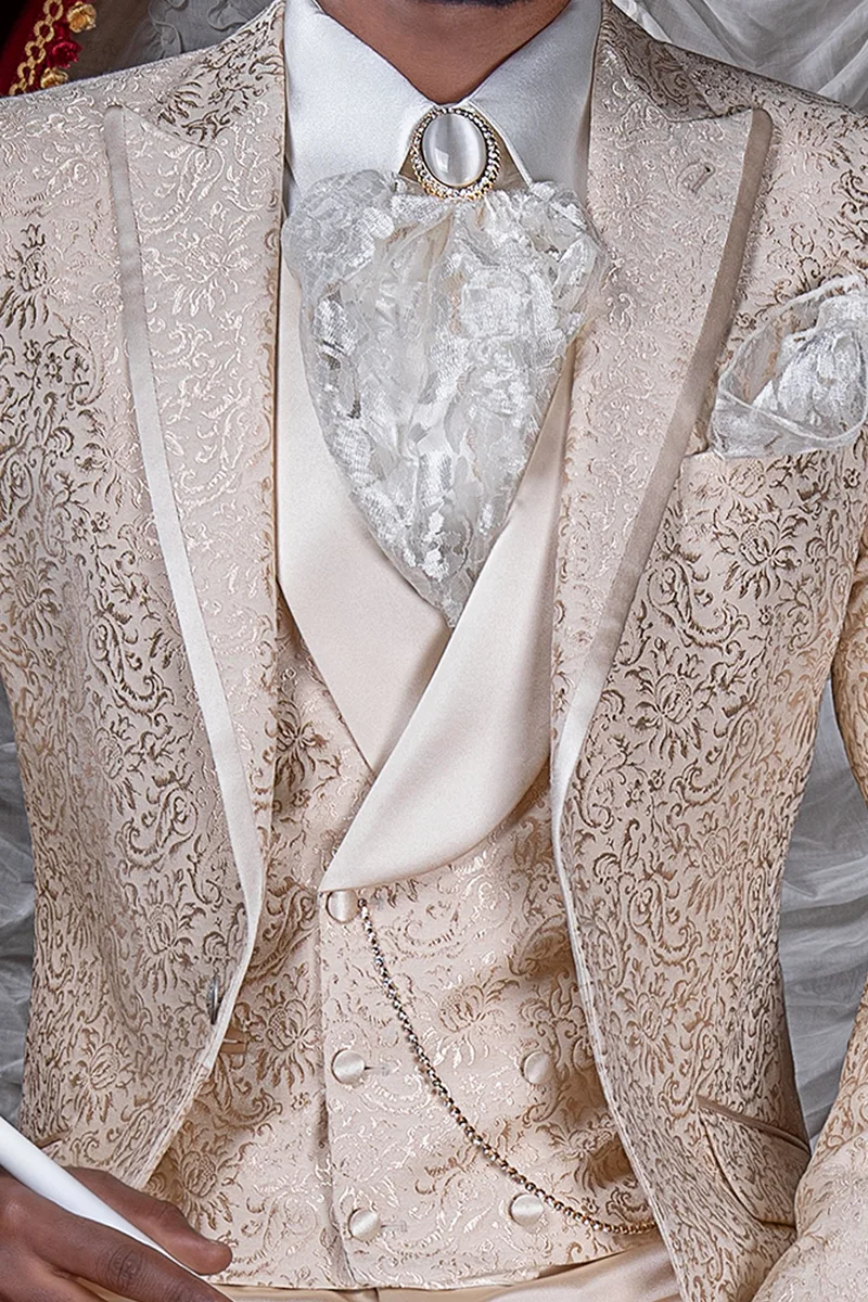 Abito damascato beige sposo per cerimonie stile barocco di lusso 2
