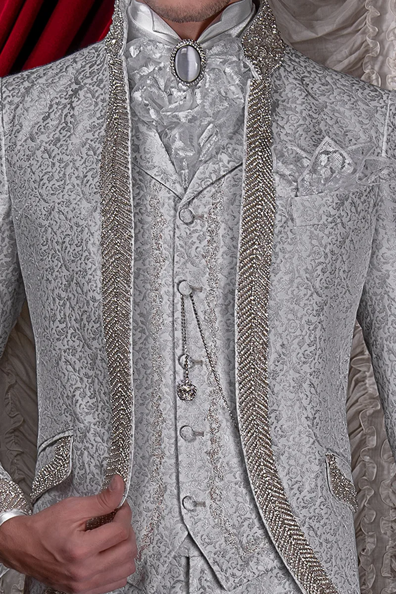 Abito da sposo di lusso broccato grigio perla con cristalli di strass 2