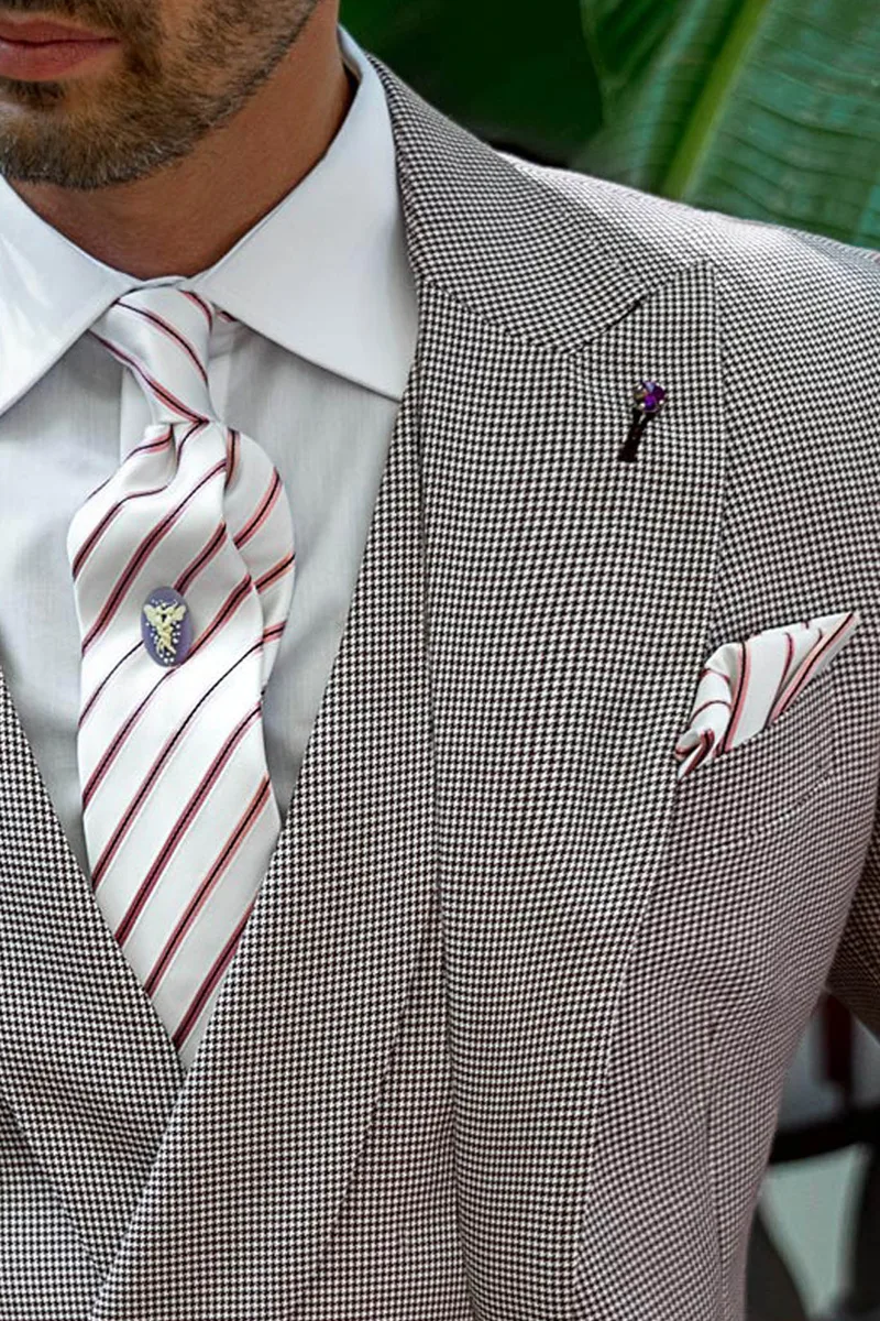 Cravatta e fazzoletto in seta jacquard righe su fondo bianco
