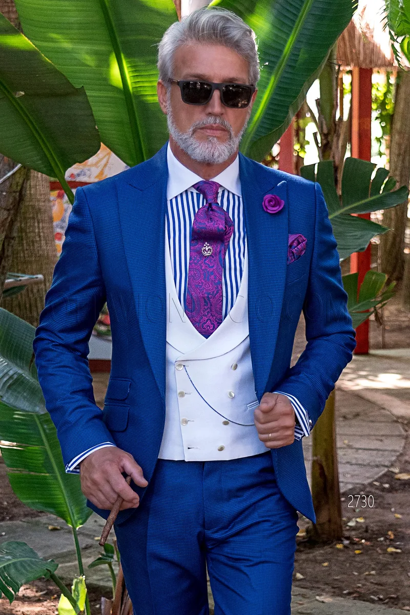 Abito vintage estivo da cerimonia uomo in pied-de-poule blu e gilet bianco – pa