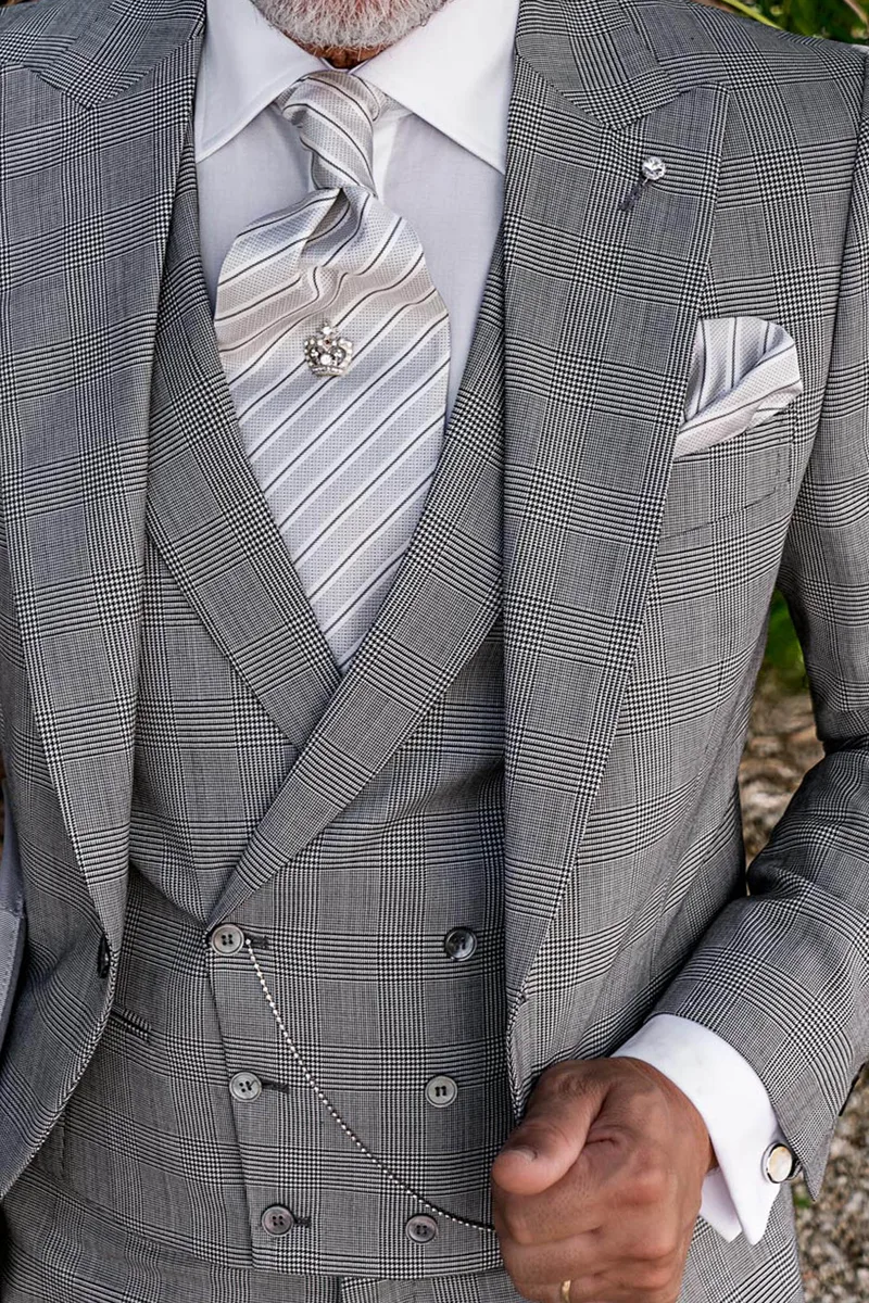 Tight moderno da sposo in principe di galles grigio, gilet doppiopetto 2