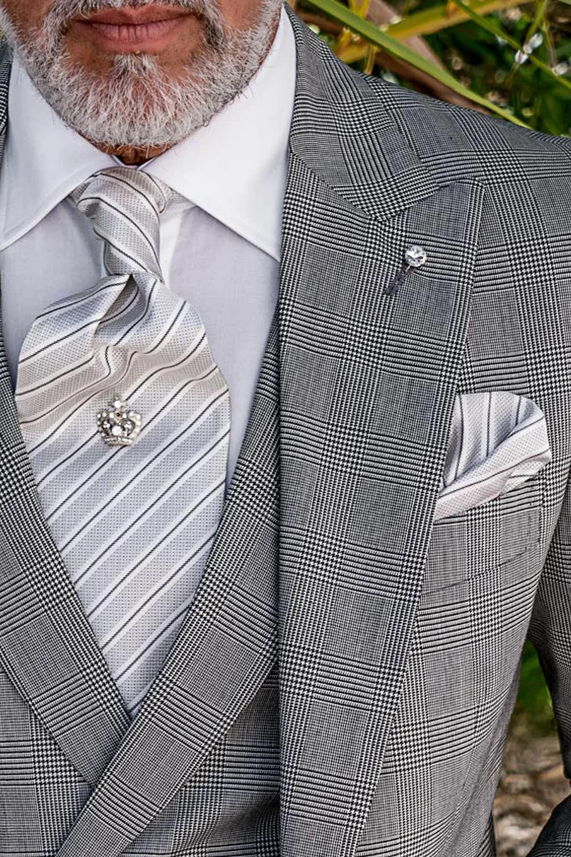 Tight moderno da sposo in principe di galles grigio, gilet doppiopetto 3