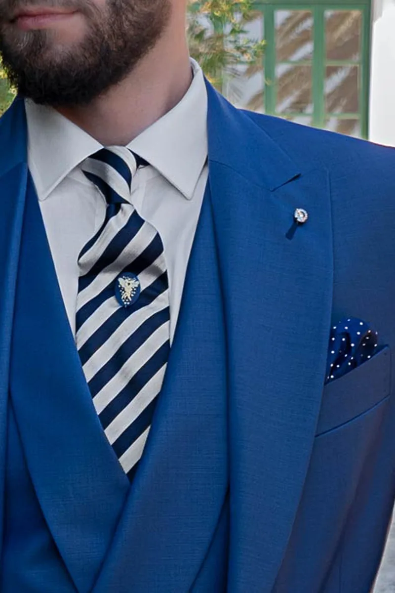 Tight da cerimonia moderno blu royal e gilet doppiopetto 3